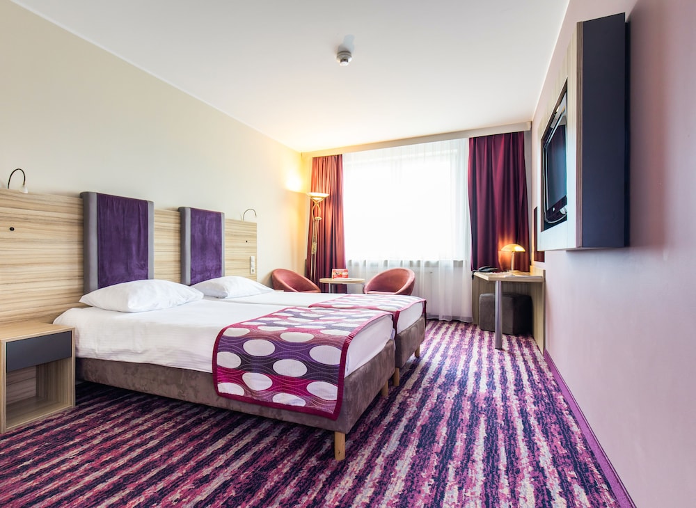 Galaxy Hotel — Hotel rooms in Krakow, Lesser Poland