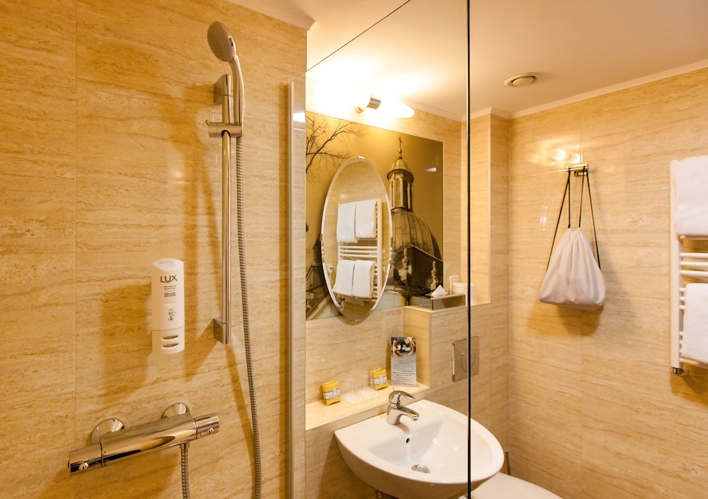 Galaxy Hotel — Hotel rooms in Krakow, Lesser Poland