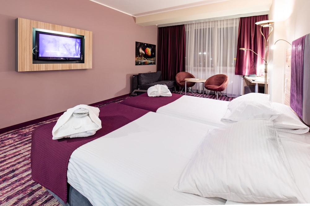 Galaxy Hotel — Hotel rooms in Krakow, Lesser Poland