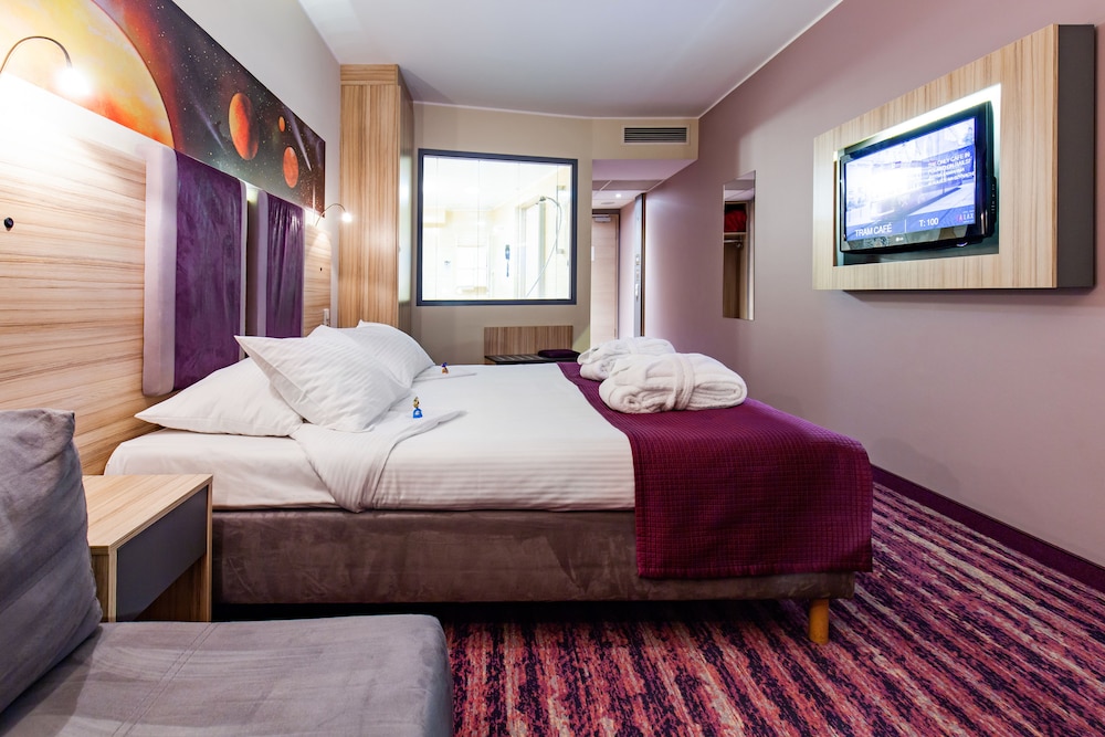Galaxy Hotel — Hotel rooms in Krakow, Lesser Poland