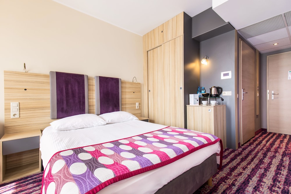 Galaxy Hotel — Hotel rooms in Krakow, Lesser Poland