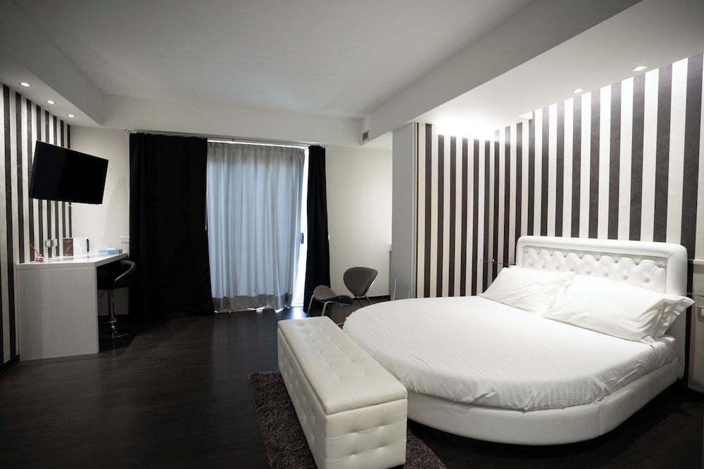 Modica Palace Hotel — Hotel rooms in Modica, Sicily