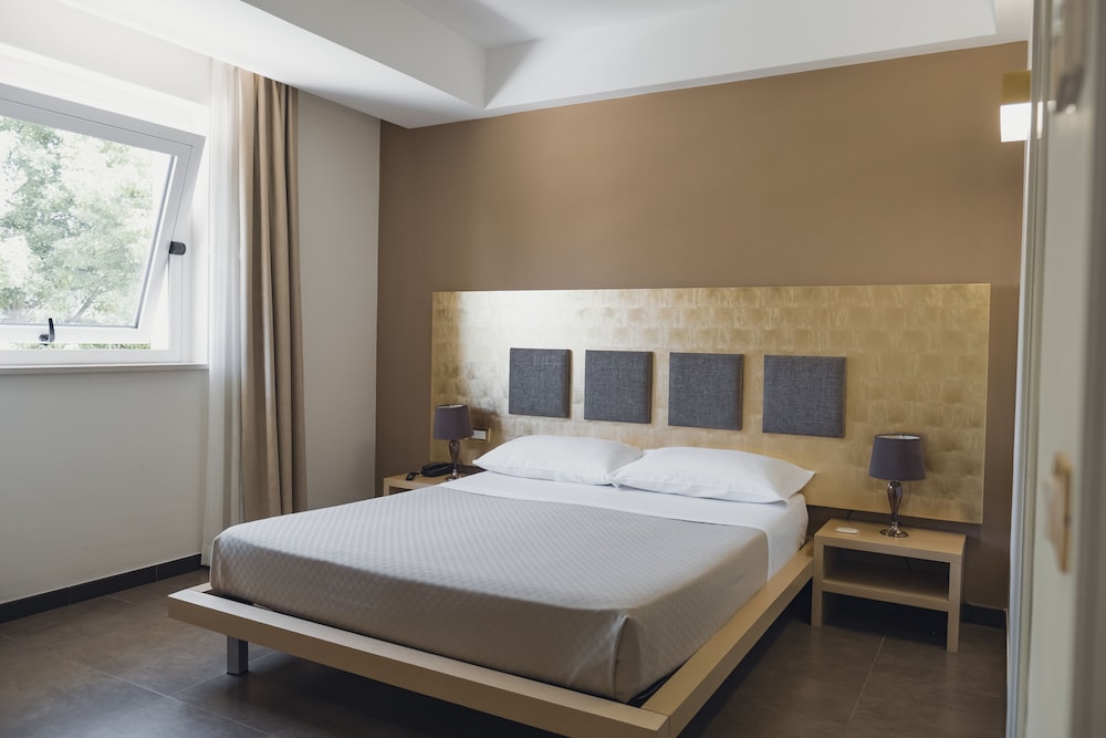 Modica Palace Hotel — Hotel rooms in Modica, Sicily