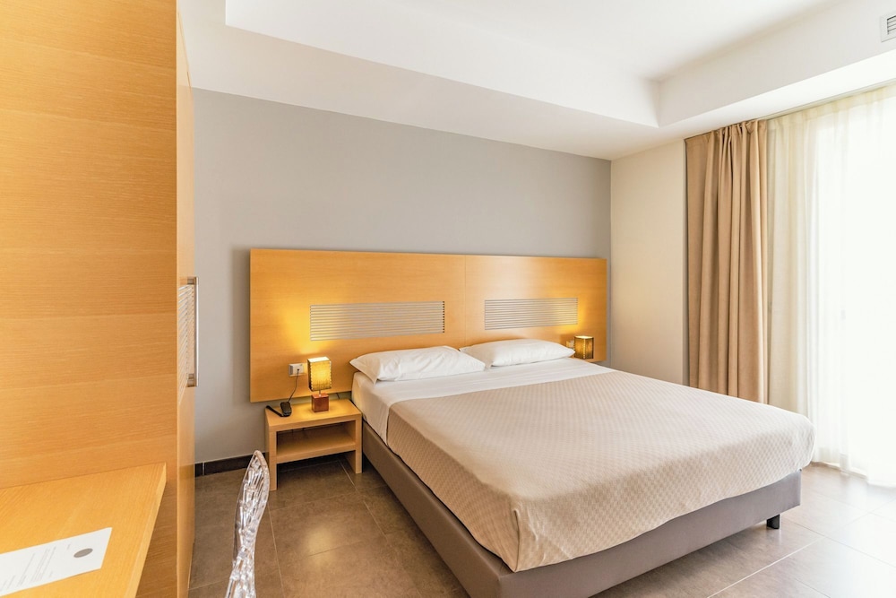 Modica Palace Hotel — Hotel rooms in Modica, Sicily