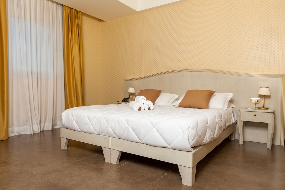 Modica Palace Hotel — Hotel rooms in Modica, Sicily