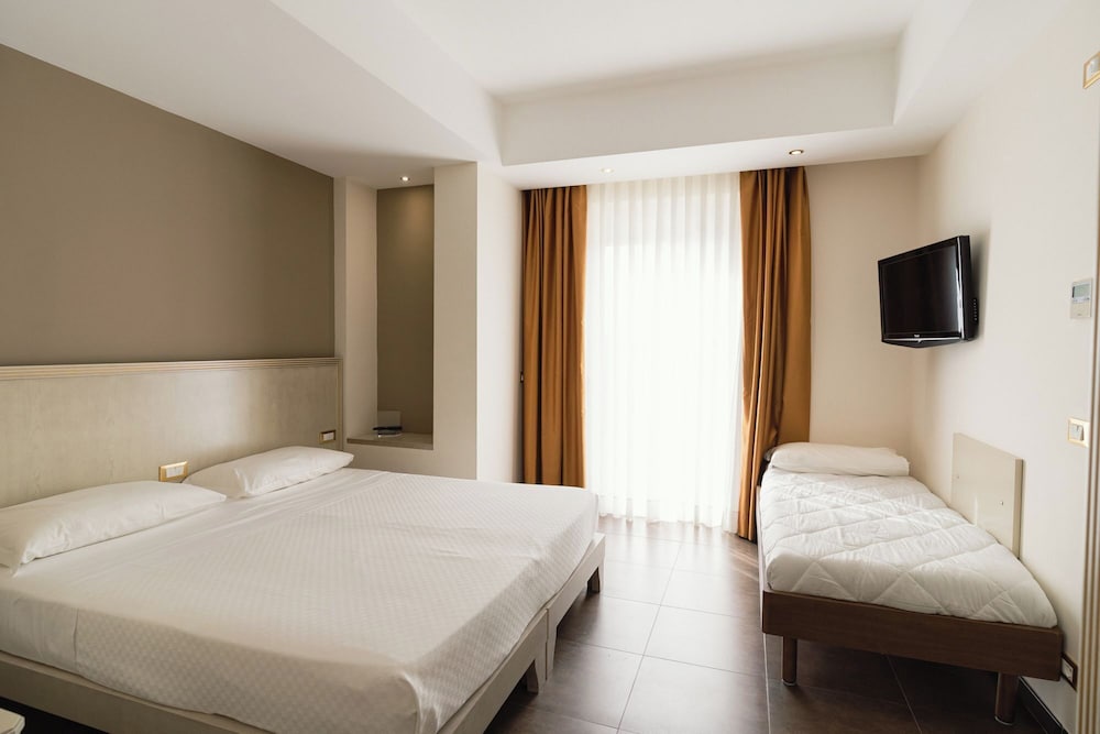 Modica Palace Hotel — Hotel rooms in Modica, Sicily