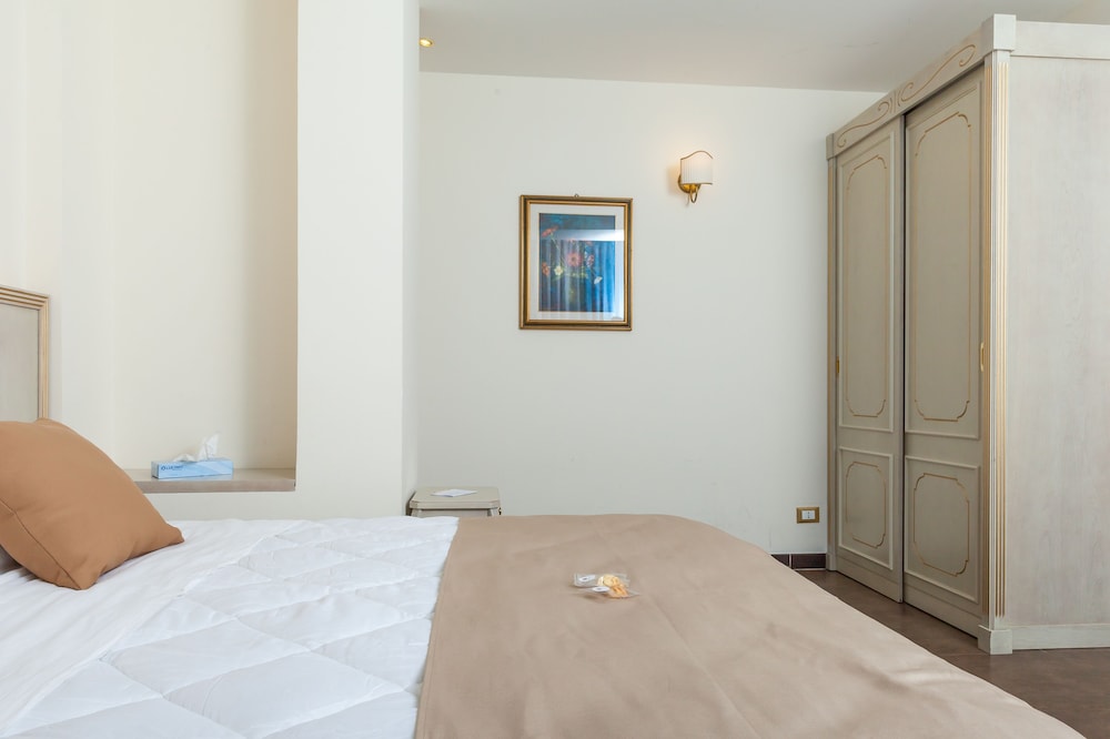Modica Palace Hotel — Hotel rooms in Modica, Sicily