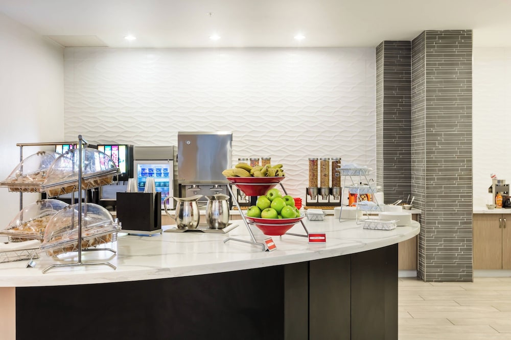 TownePlace Suites by Marriott Orlando at SeaWorld — Restaurant & bars in Orlando, Florida