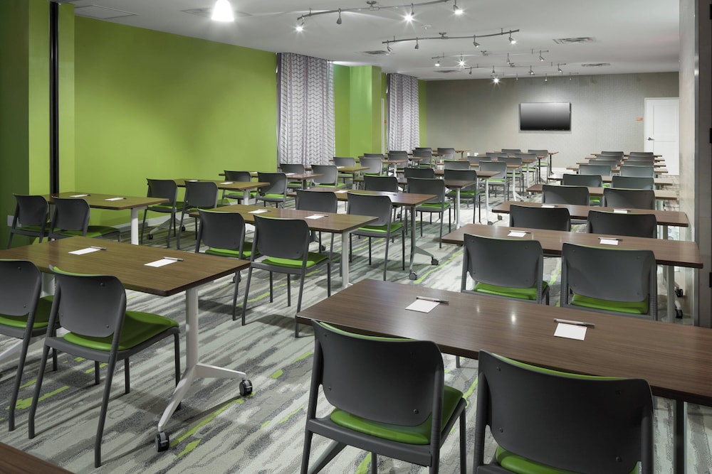 TownePlace Suites by Marriott Orlando at SeaWorld — Hotel building in Orlando, Florida