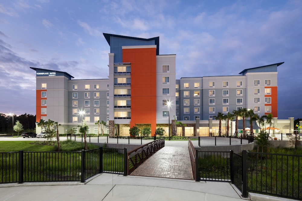 TownePlace Suites by Marriott Orlando at SeaWorld — Hotel building in Orlando, Florida