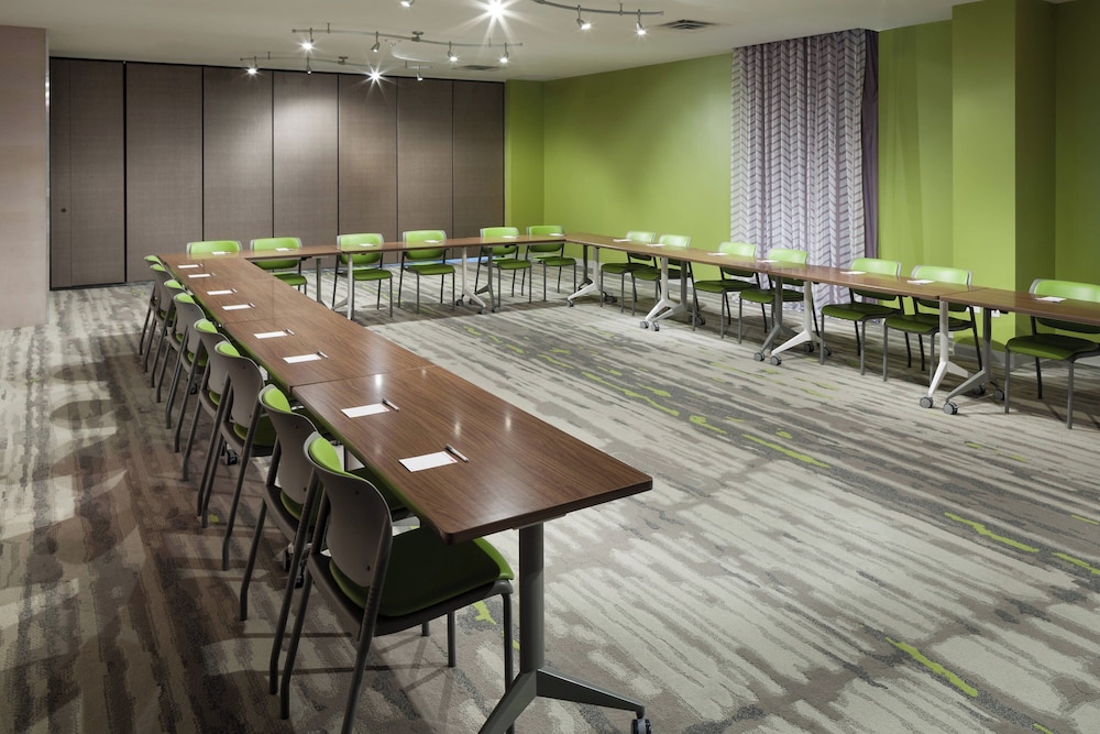 TownePlace Suites by Marriott Orlando at SeaWorld — Hotel building in Orlando, Florida