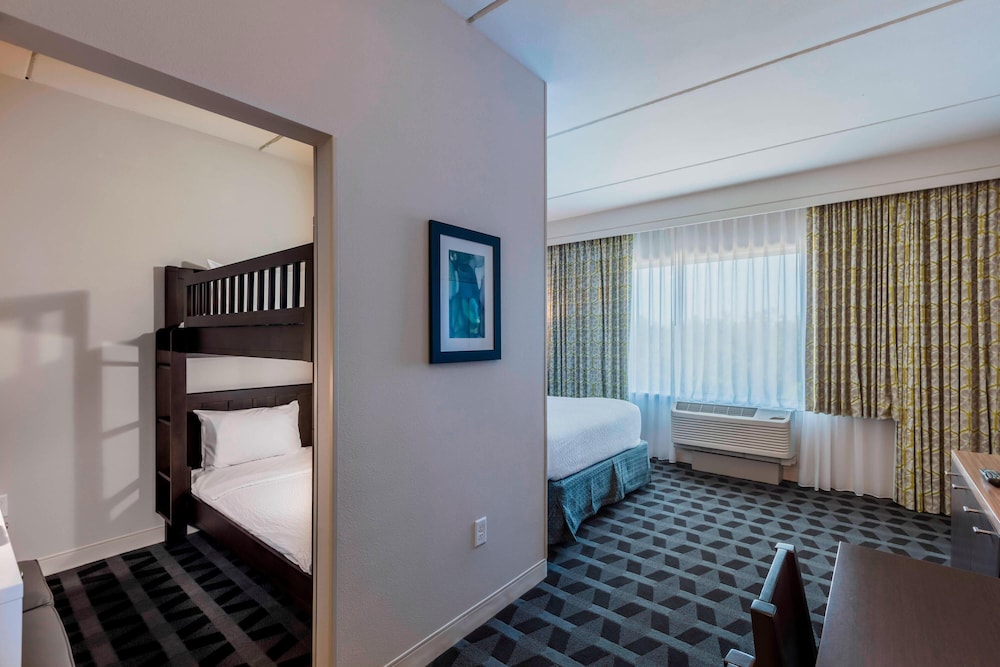 TownePlace Suites by Marriott Orlando at SeaWorld — Hotel rooms in Orlando, Florida
