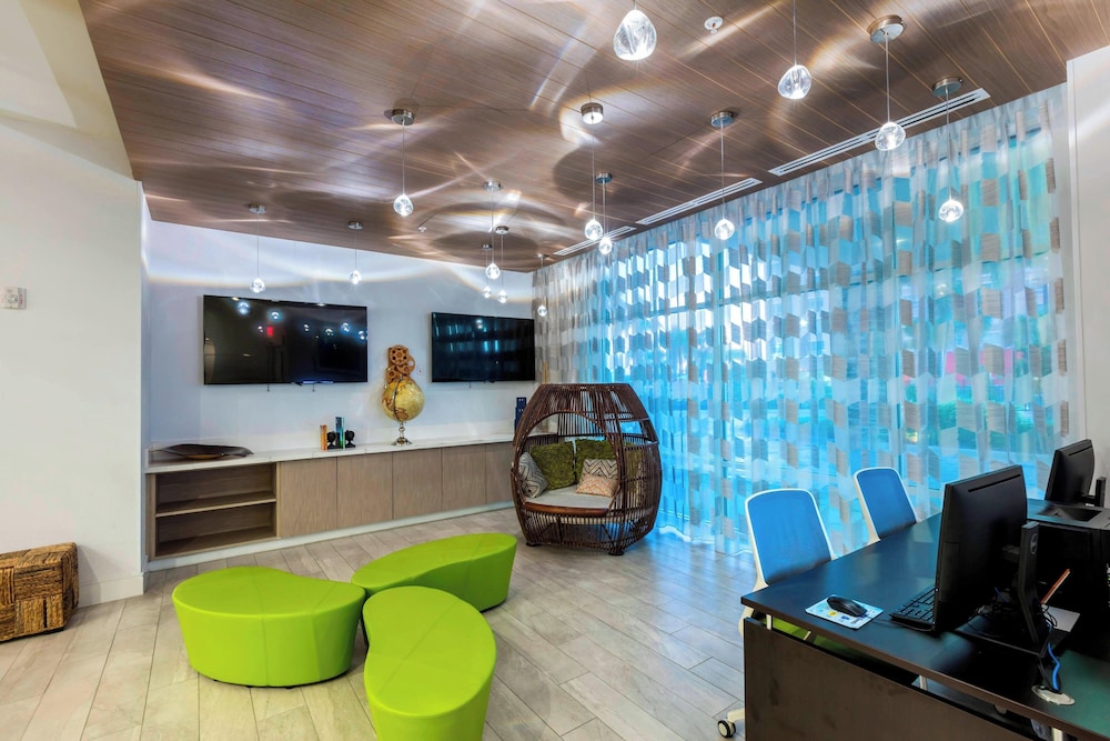 TownePlace Suites by Marriott Orlando at SeaWorld — Hotel building in Orlando, Florida
