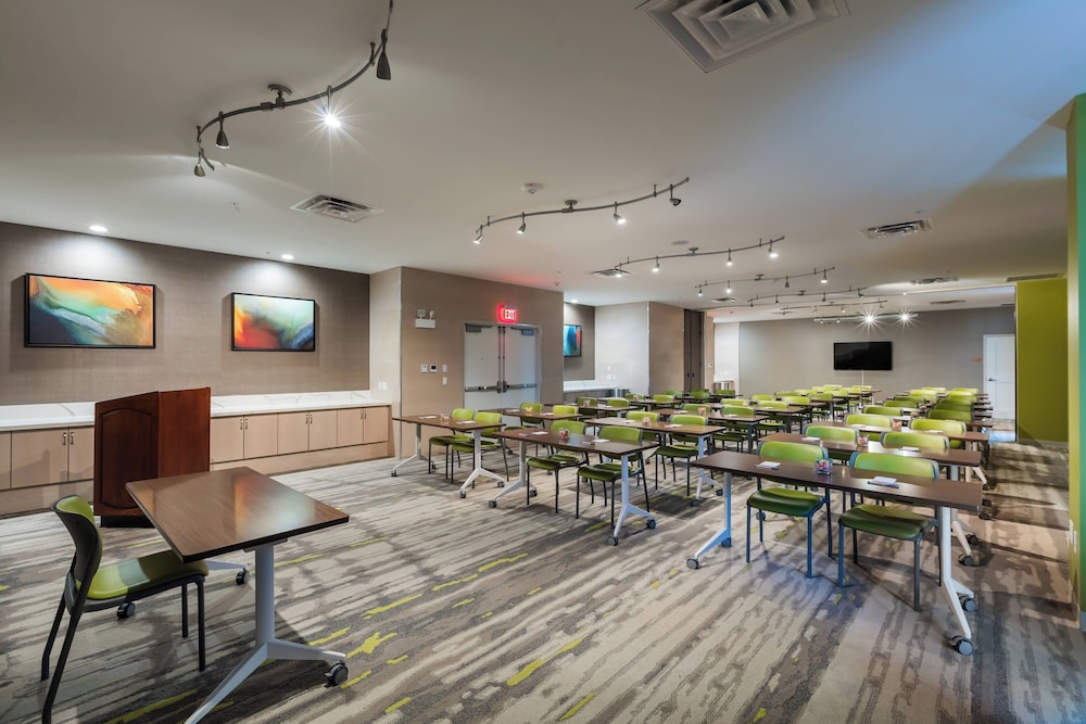 TownePlace Suites by Marriott Orlando at SeaWorld — Restaurant & bars in Orlando, Florida