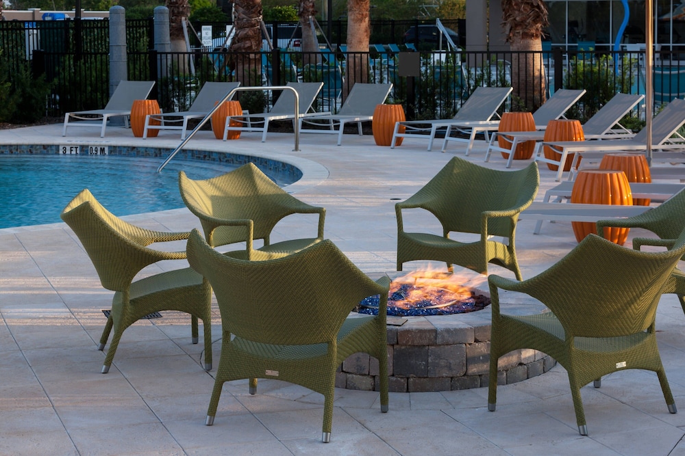 TownePlace Suites by Marriott Orlando at SeaWorld — Swimming pool in Orlando, Florida