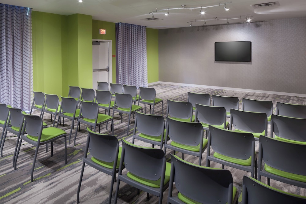 TownePlace Suites by Marriott Orlando at SeaWorld — Hotel building in Orlando, Florida