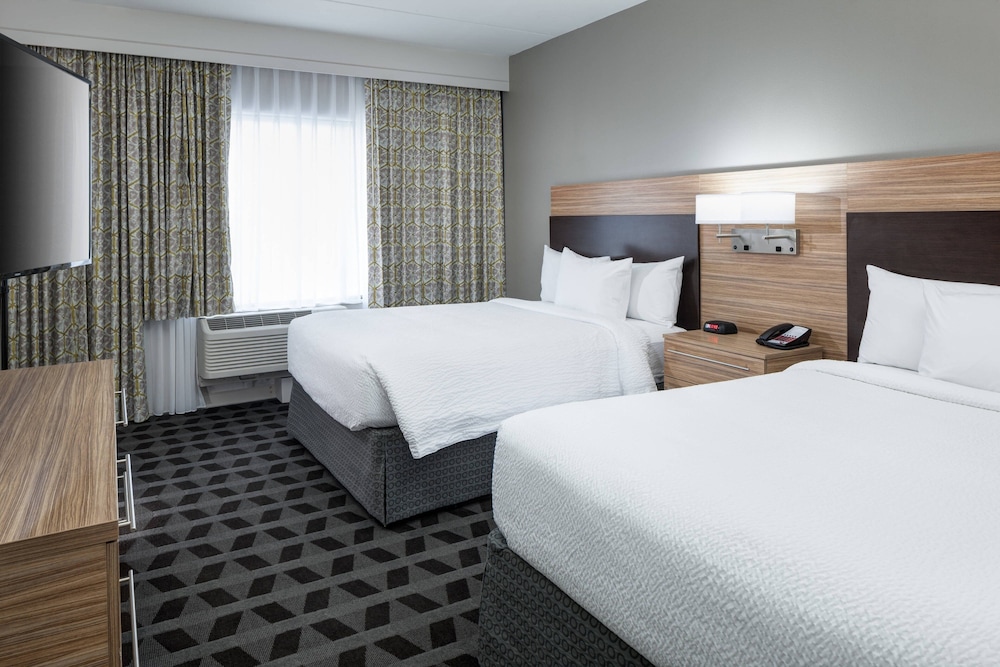 TownePlace Suites by Marriott Orlando at SeaWorld — Hotel rooms in Orlando, Florida