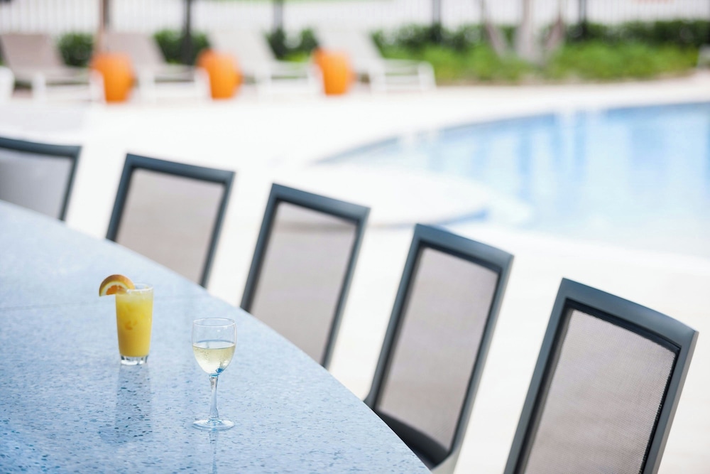 TownePlace Suites by Marriott Orlando at SeaWorld — Restaurant & bars in Orlando, Florida