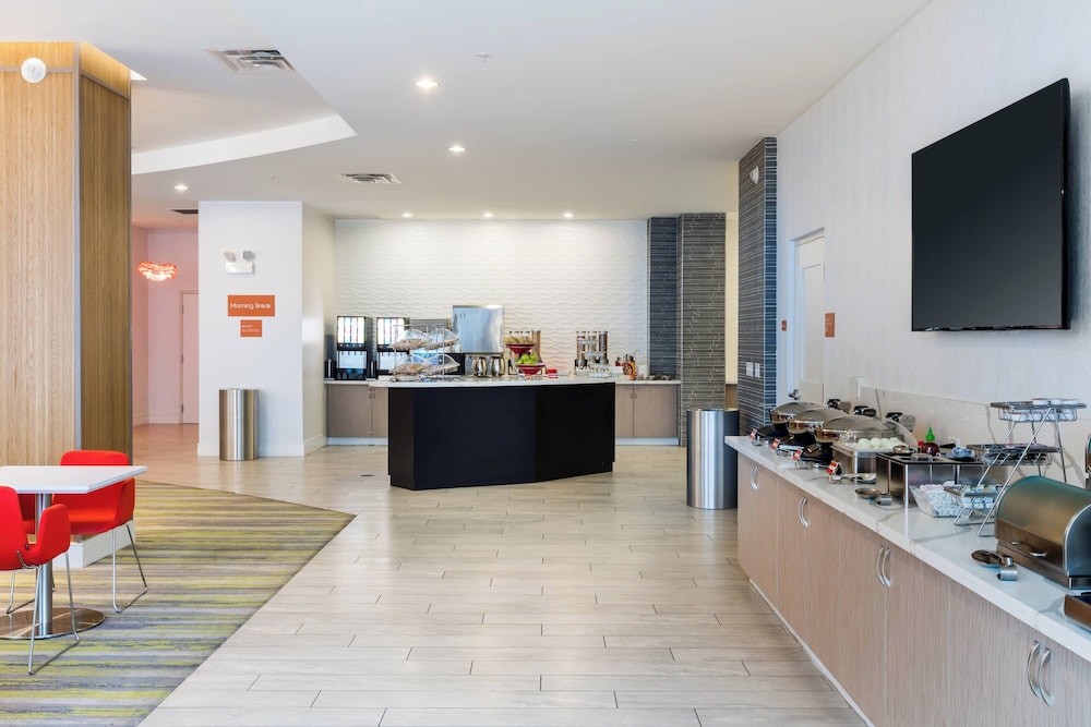 TownePlace Suites by Marriott Orlando at SeaWorld — Restaurant & bars in Orlando, Florida
