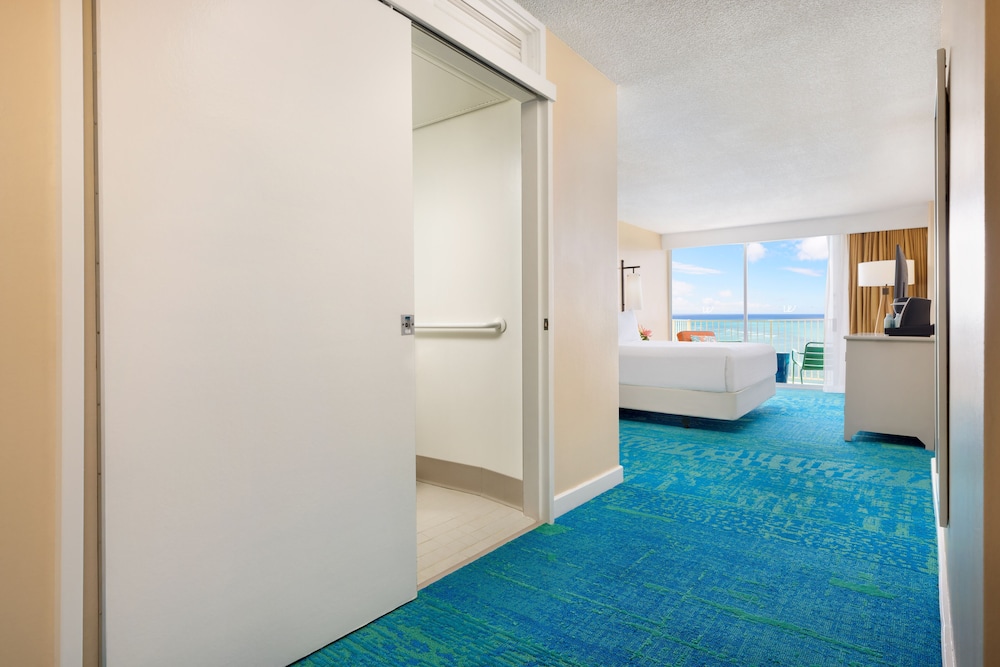 The Twin Fin Hotel — Hotel rooms in Honolulu, Hawaii