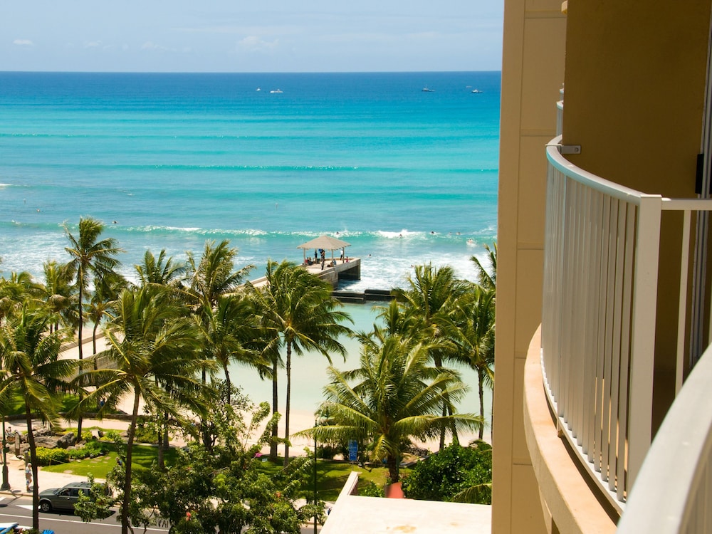 The Twin Fin Hotel — Beach in Honolulu, Hawaii