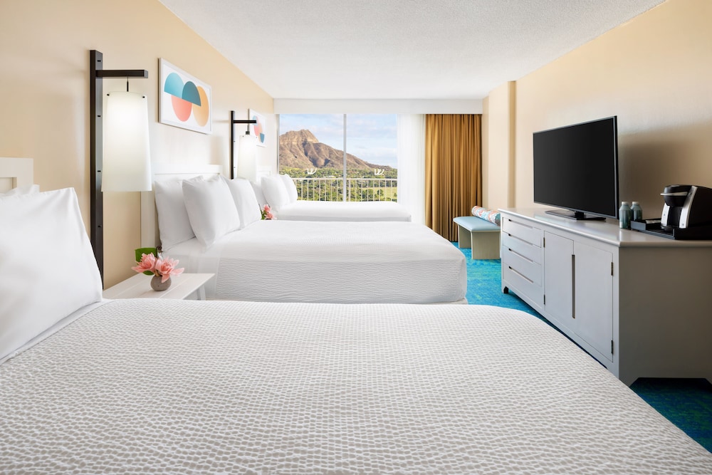 The Twin Fin Hotel — Hotel rooms in Honolulu, Hawaii