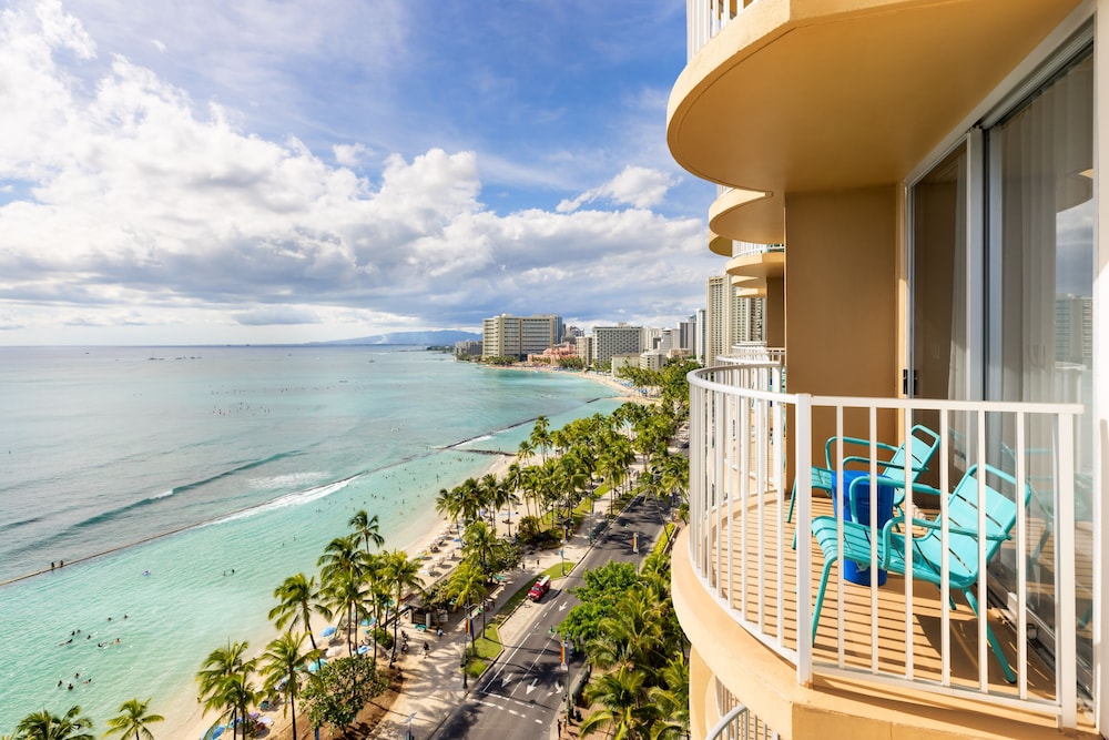 The Twin Fin Hotel — Beach in Honolulu, Hawaii