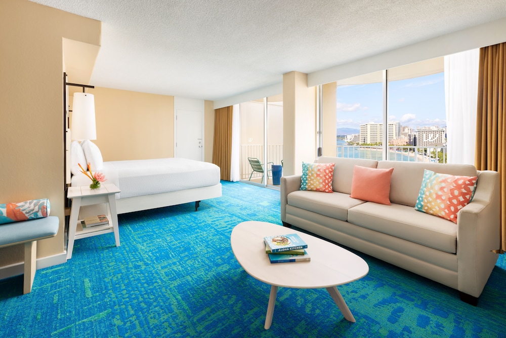 The Twin Fin Hotel — Hotel rooms in Honolulu, Hawaii