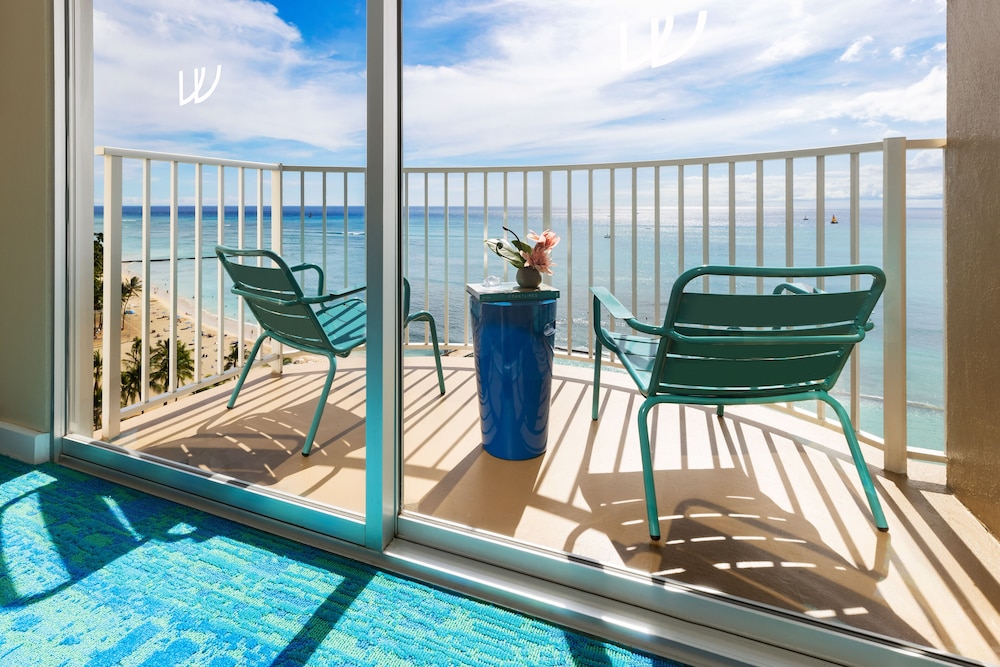 The Twin Fin Hotel — Hotel rooms in Honolulu, Hawaii