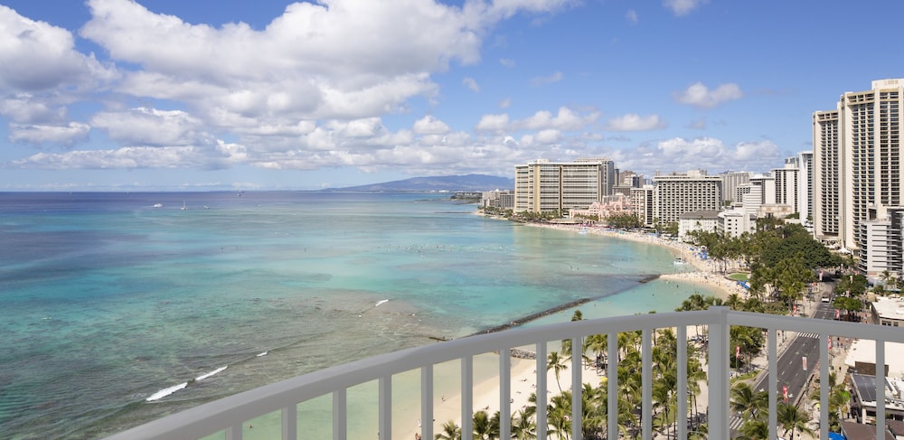 The Twin Fin Hotel — Beach in Honolulu, Hawaii