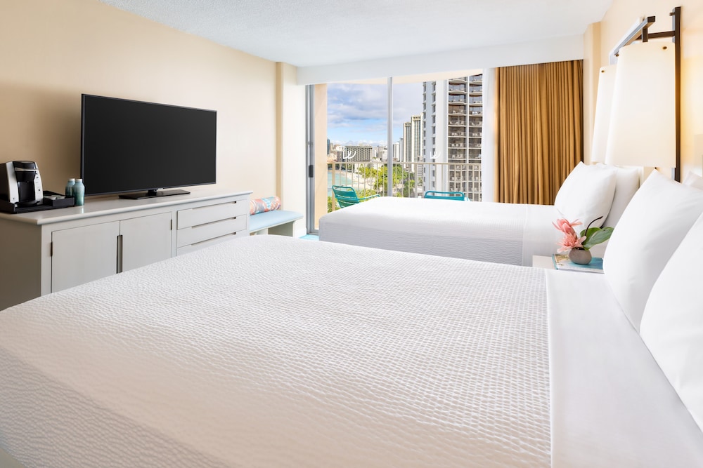 The Twin Fin Hotel — Hotel rooms in Honolulu, Hawaii