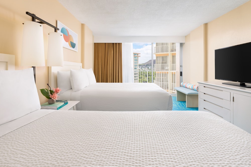 The Twin Fin Hotel — Hotel rooms in Honolulu, Hawaii