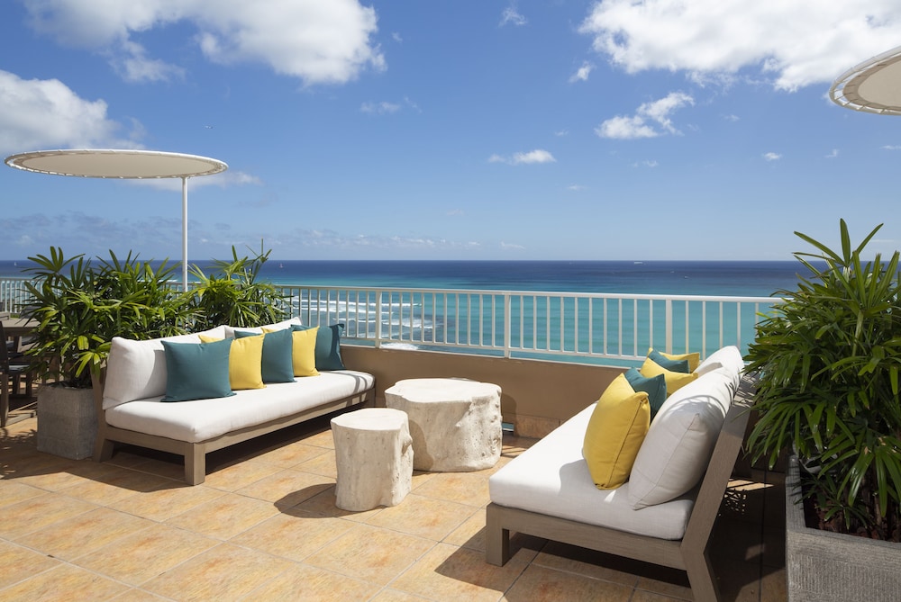 The Twin Fin Hotel — Hotel rooms in Honolulu, Hawaii