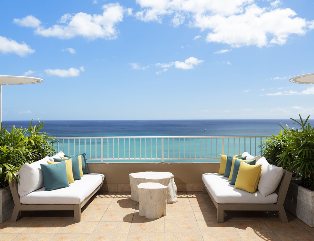 The Twin Fin Hotel — Hotel rooms in Honolulu, Hawaii