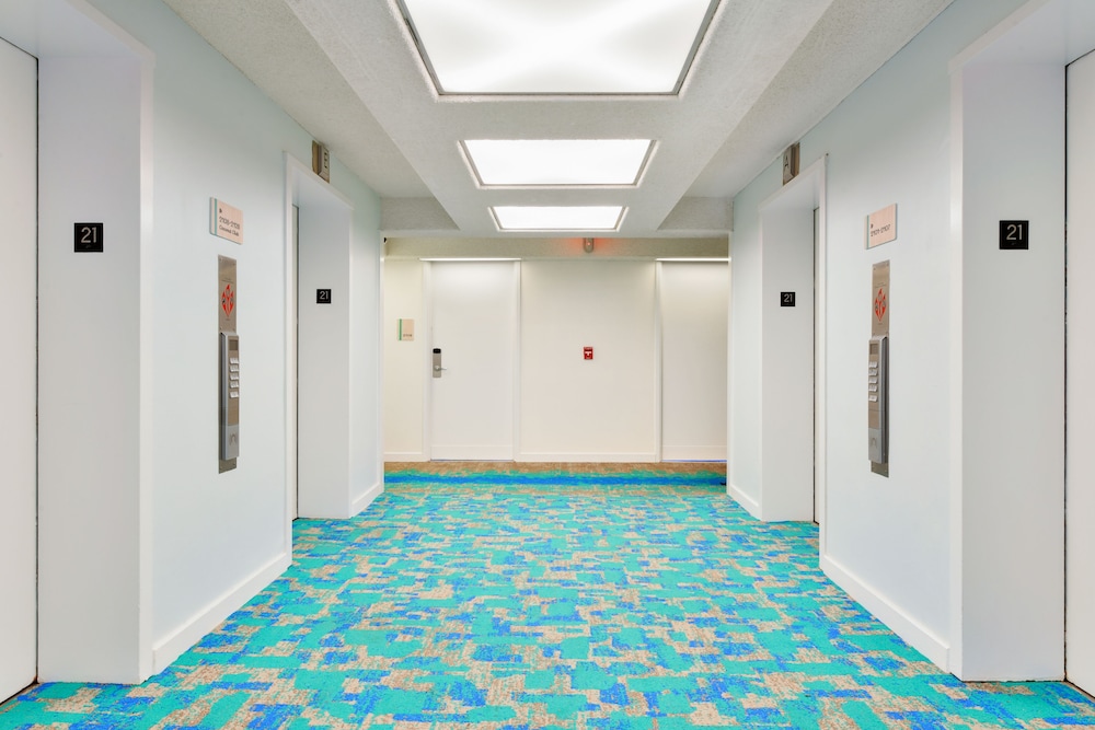 The Twin Fin Hotel — Hotel building in Honolulu, Hawaii
