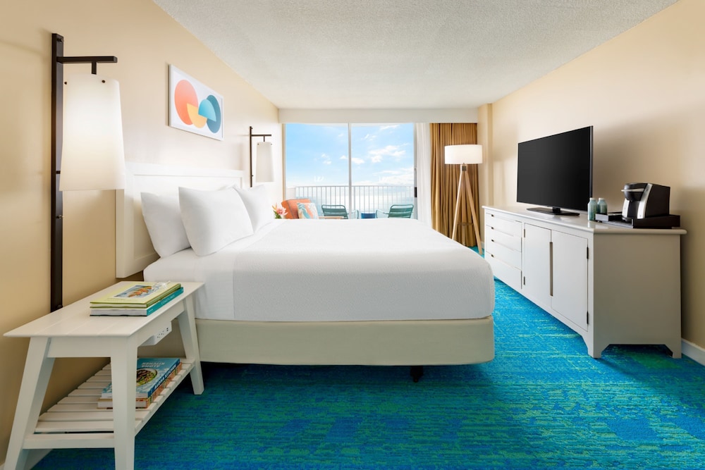 The Twin Fin Hotel — Hotel rooms in Honolulu, Hawaii