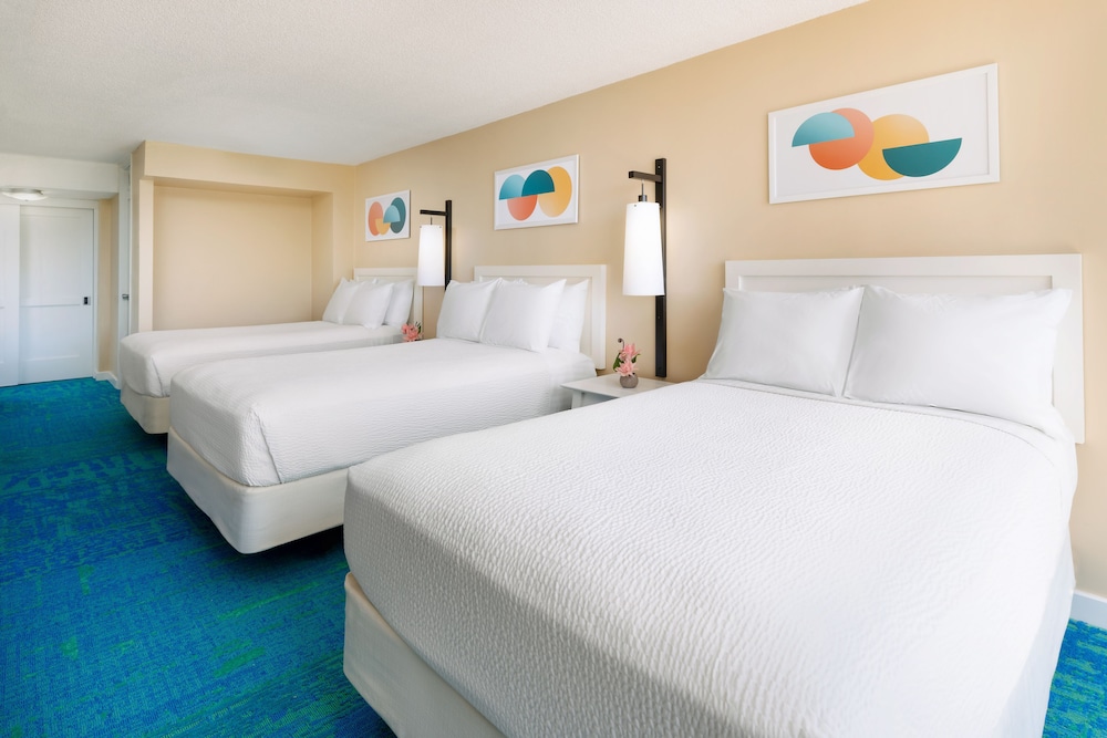 The Twin Fin Hotel — Hotel rooms in Honolulu, Hawaii