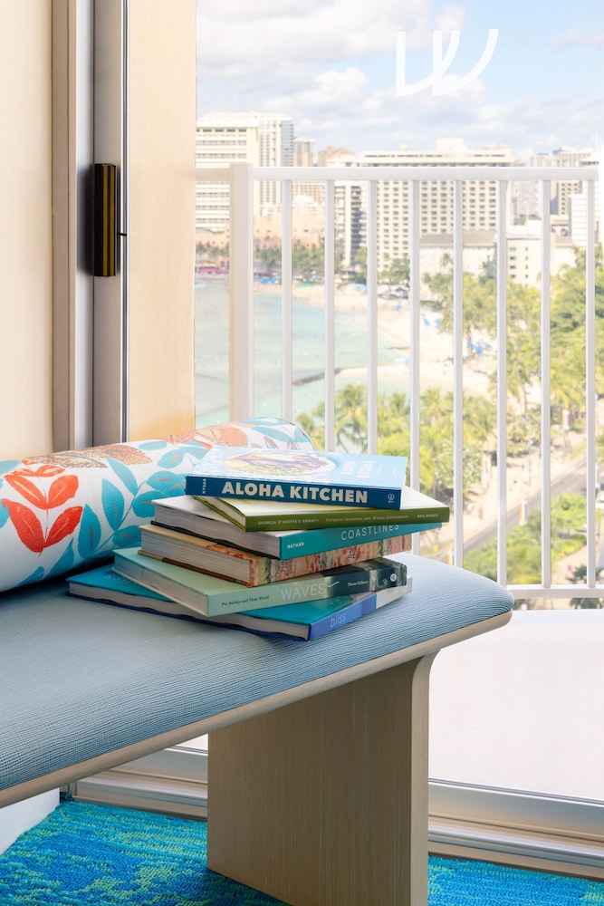 The Twin Fin Hotel — Hotel rooms in Honolulu, Hawaii