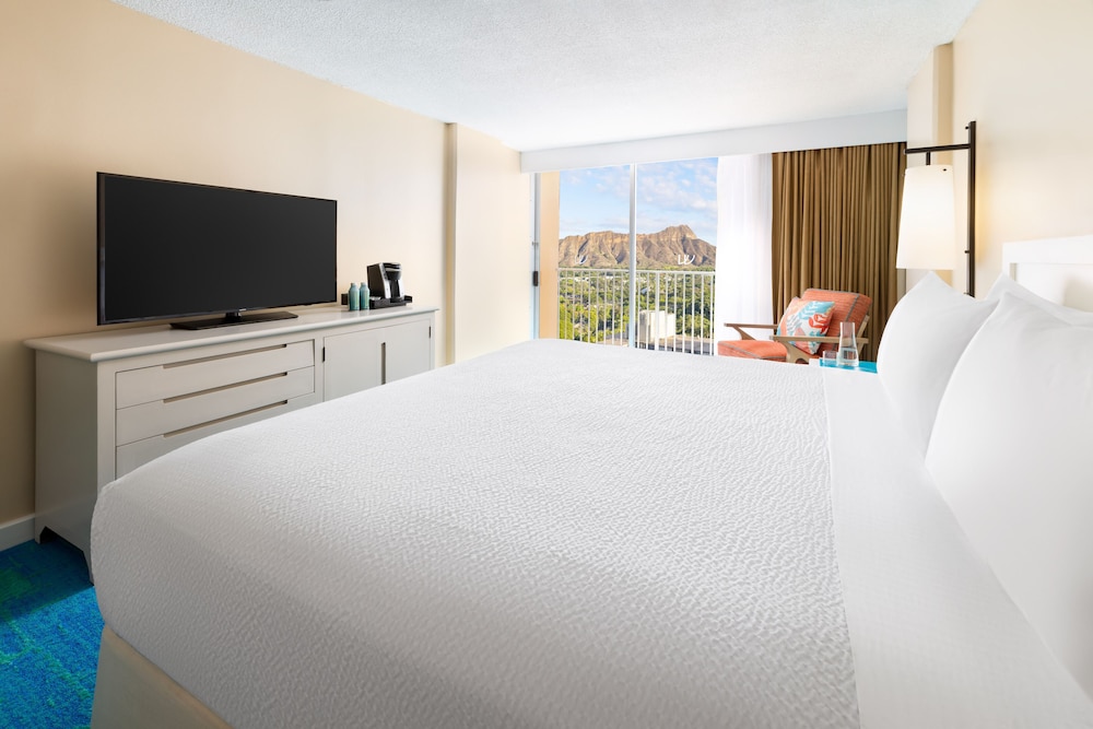 The Twin Fin Hotel — Hotel rooms in Honolulu, Hawaii