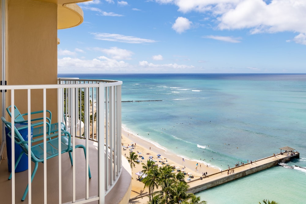 The Twin Fin Hotel — Main photo in Honolulu, Hawaii