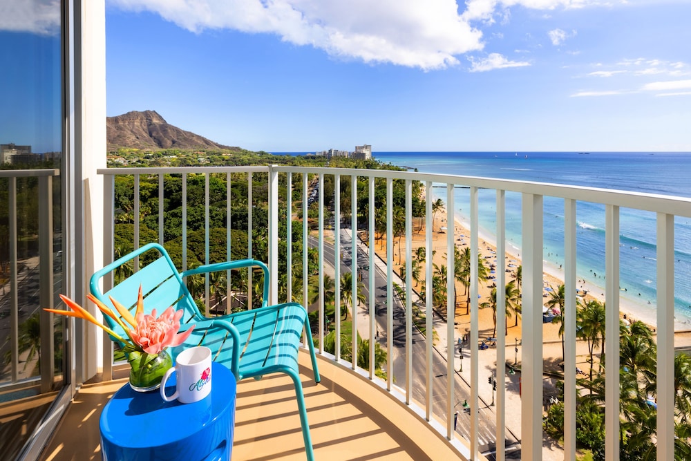The Twin Fin Hotel — Beach in Honolulu, Hawaii