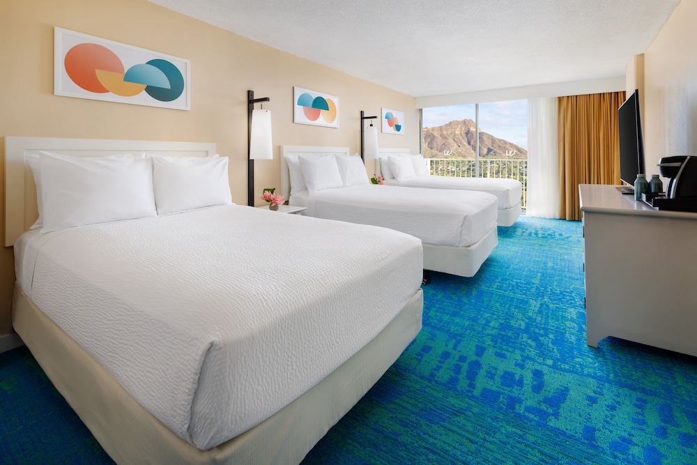 The Twin Fin Hotel — Hotel rooms in Honolulu, Hawaii