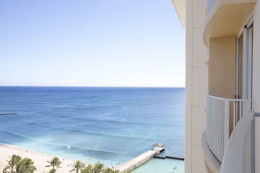 The Twin Fin Hotel — Hotel rooms in Honolulu, Hawaii