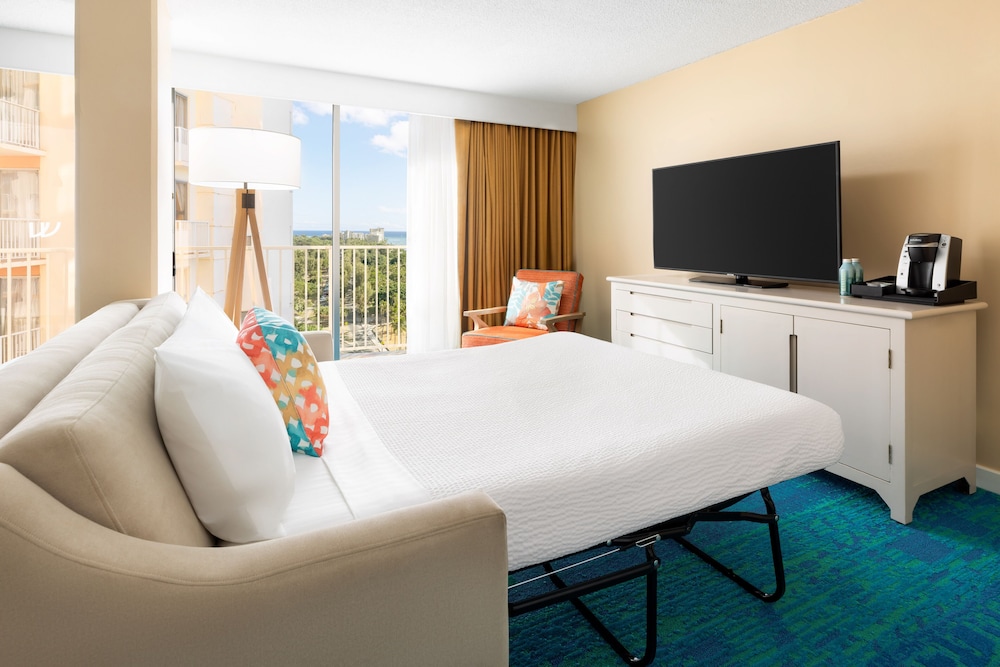 The Twin Fin Hotel — Hotel rooms in Honolulu, Hawaii