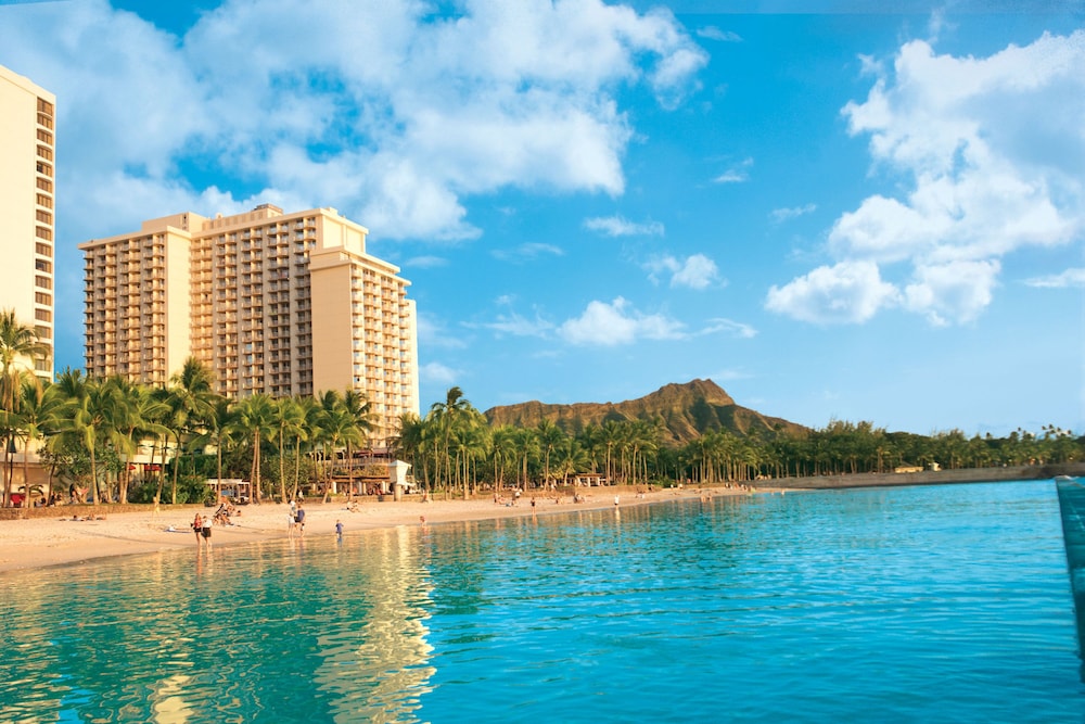 The Twin Fin Hotel — Beach in Honolulu, Hawaii