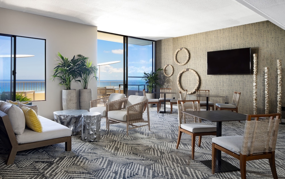 The Twin Fin Hotel — Restaurant & bars in Honolulu, Hawaii