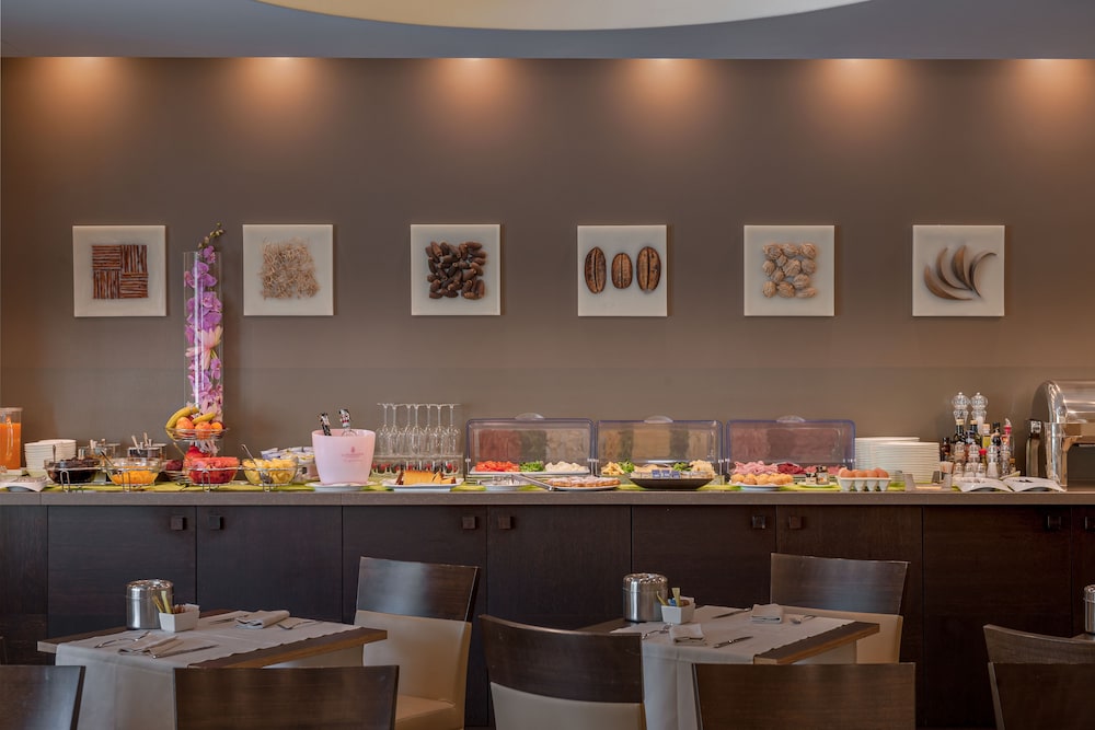 Hotel Nazionale — Restaurant & bars in Desenzano del Garda, Lombardy