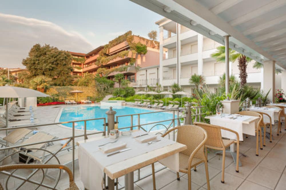 Hotel Nazionale — Swimming pool in Desenzano del Garda, Lombardy