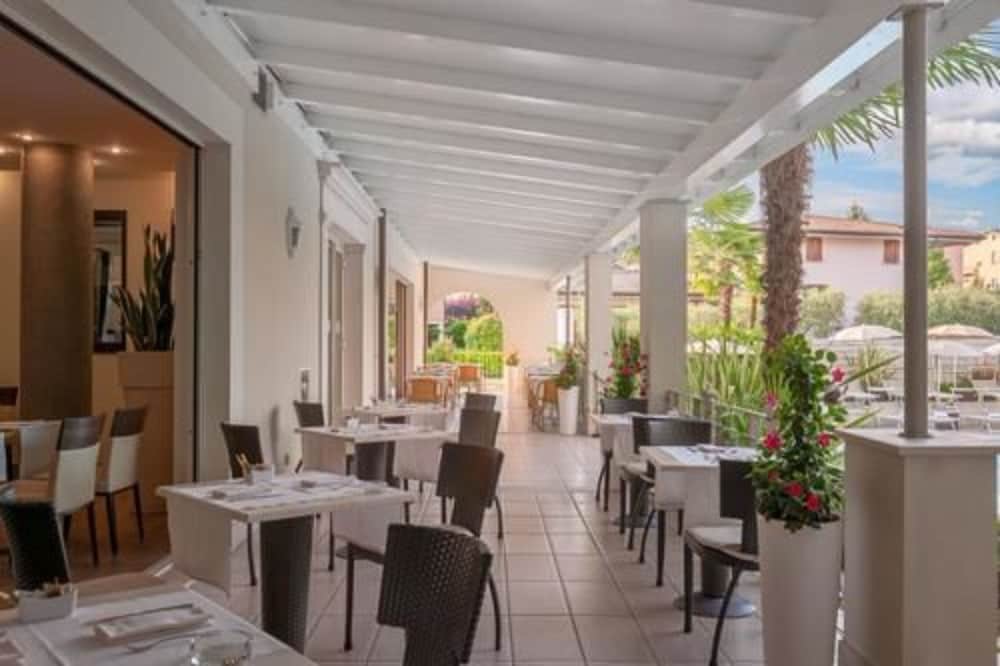 Hotel Nazionale — Restaurant & bars in Desenzano del Garda, Lombardy