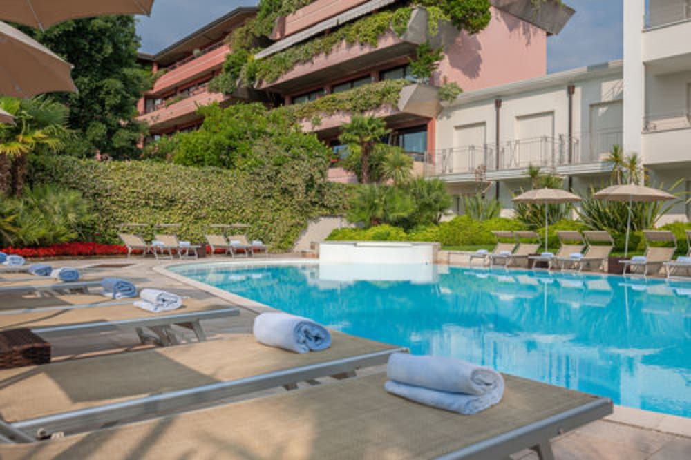 Hotel Nazionale — Swimming pool in Desenzano del Garda, Lombardy